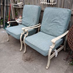 Set Of Two Pieces High Quality Cast Aluminum Low Rocking Arms Chairs With Cushios 