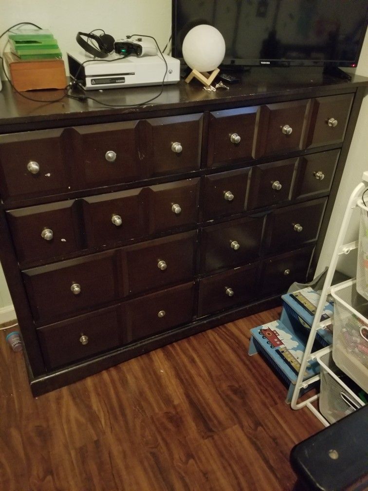 Dresser