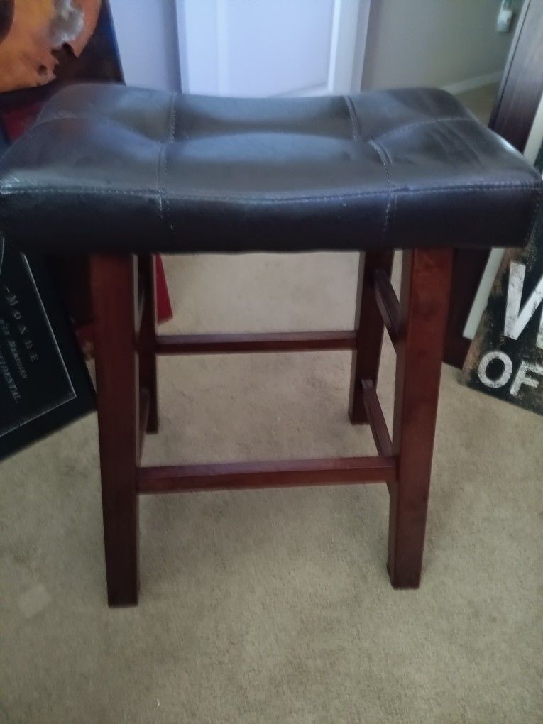 Nice Stool, Faux Leather. Perfect Condition $8