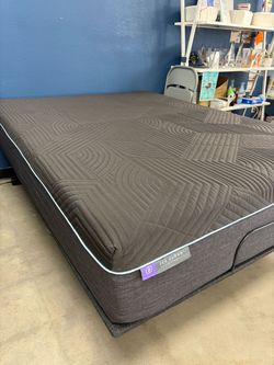 Brand New Queen Mattress Floor Models- Only 20 needed up front!
