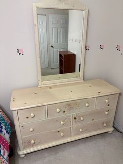 Girls Dresser with Mirror