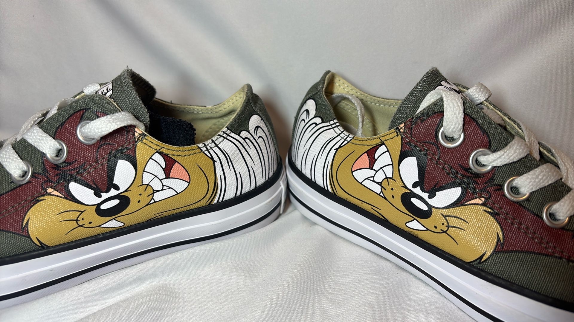 Converse ⭐️ All Star Looney Tunes Collectible Men’s 4.5 Women’s 6.5 
