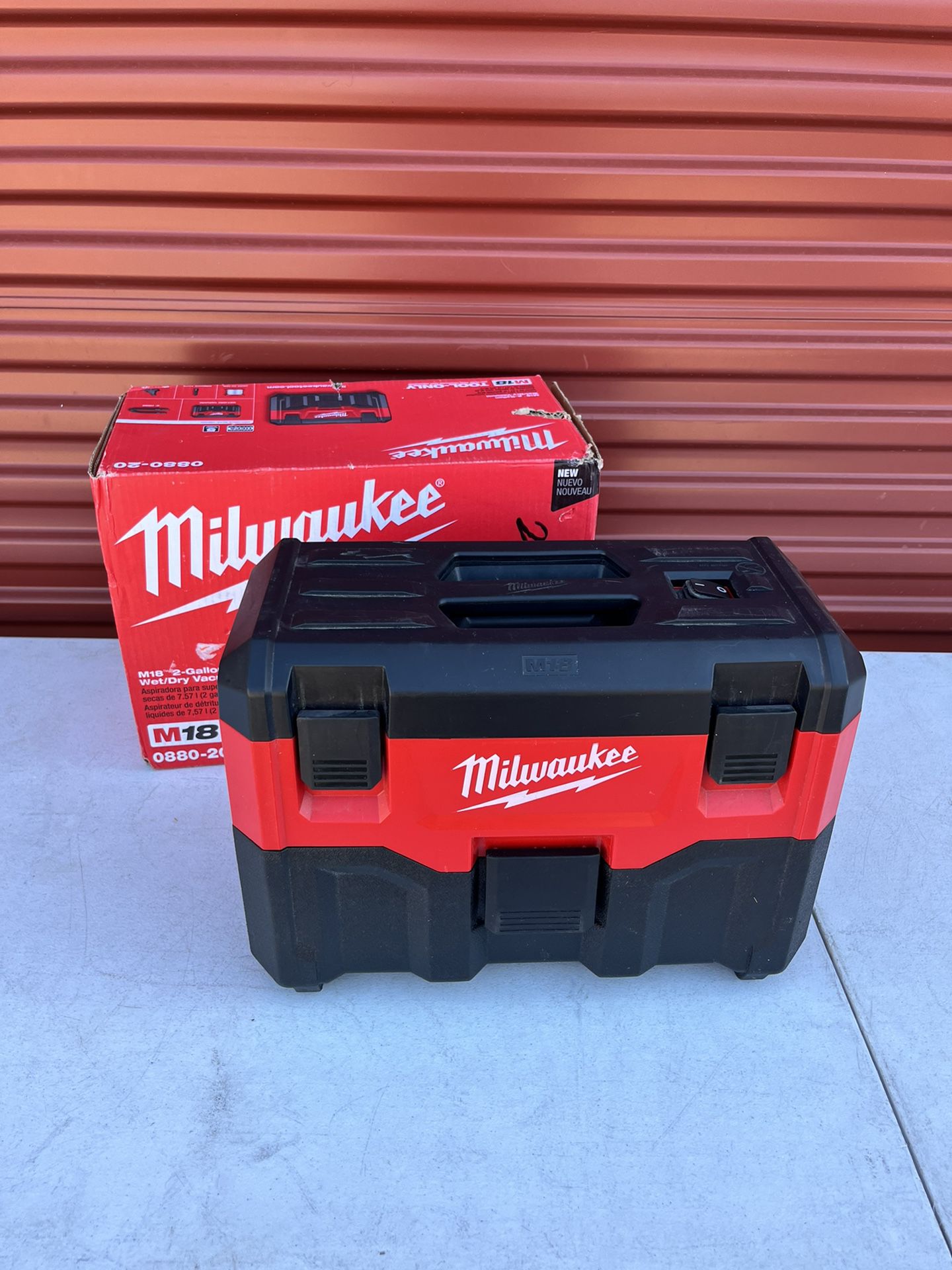 Milwaukee M18 18-Volt Gal. Lithium-Ion Cordless Wet/Dry Vacuum  (Tool-Only) for Sale in Addison, TX OfferUp