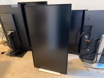 5x Premium QHD Business Monitors (Dell UltraSharp 120Hz, 2x ThinkVision 27", 2x Dell 100Hz)