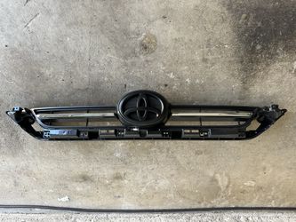 Toyota 4Runner Top Grill Blacked out