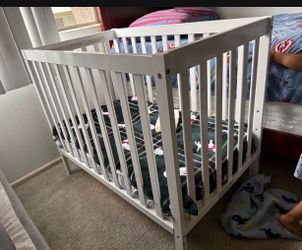 mini crib