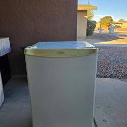 Mini fridge for Sale