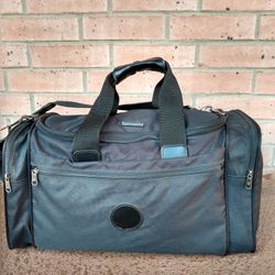 NEW - BEAUTIFUL SAMSONITE DUFFLE BAG 
