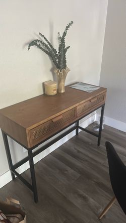Entry Table / Desk