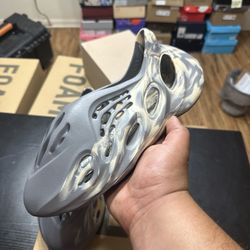ADIDAS YEEZY FOAM RNNR  “ MXT MOON GRAY “