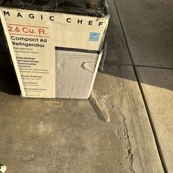 2.6 Magic Chef Mini Refrigerator 