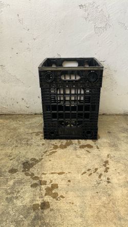 Black plastic crates with two handlebars