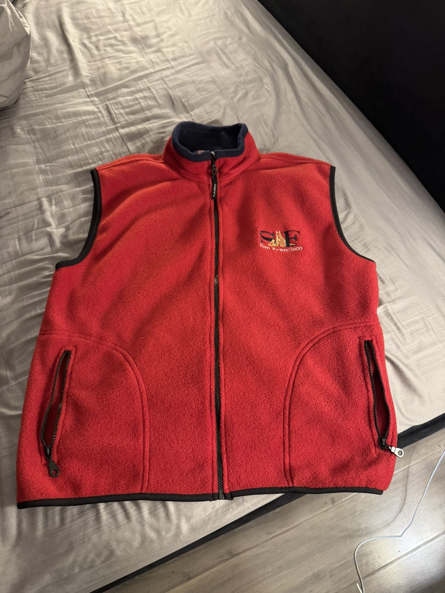 Andy’s San Francisco Men’s Fleece Vest. Mens Size: L. Red/Black. Snow/Ski/Snowboard/Rain/Cold