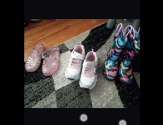 Free size 3 ,(I live by the Culver City Arts District  90034)