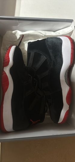 Bred Velvet 11s Size 9 Woman’s