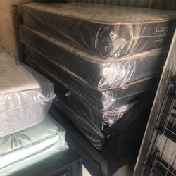 Brand New Twin Size Plush Mattress And Box Spring In Plastics 