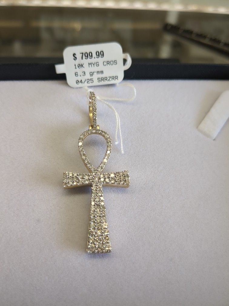 10k Gold Diamond Pendant 6.3 Grams Layaway Available 10% Down If You Interested Ask Maribel Thank You