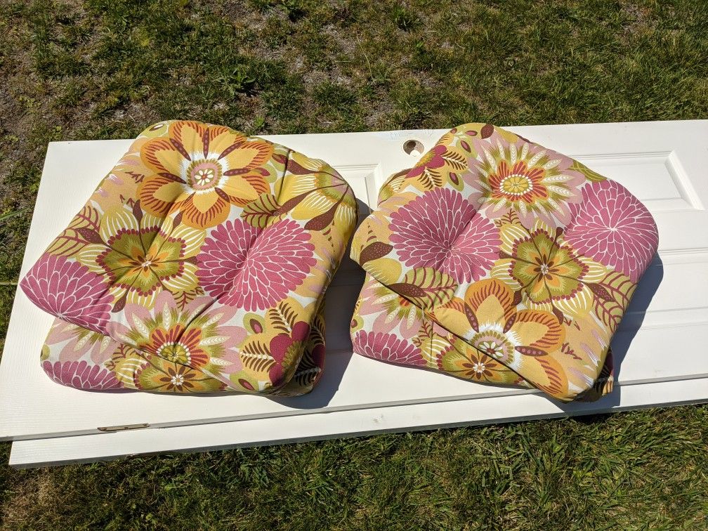 Patio furniture pillows