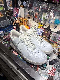 NIKE AIR FORCES