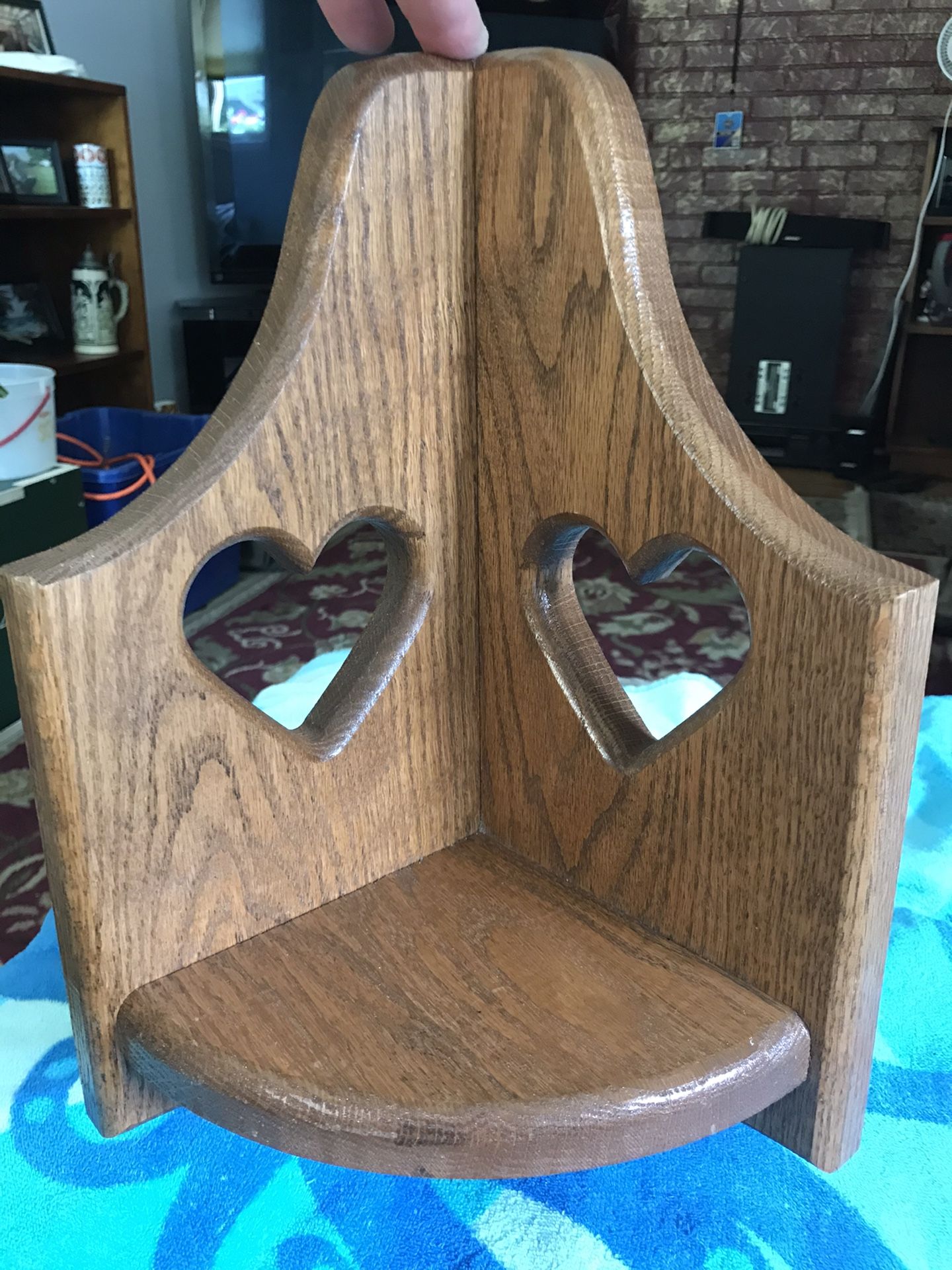 Small corner wall shelf with hearts