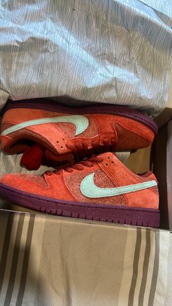 Size 8 NEW Nike Dunk Low SB 'Mystic Red'