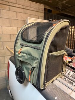 Pet Carrier Backpack with Mesh Ventilation new