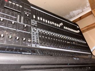 Mackie D8B mixer