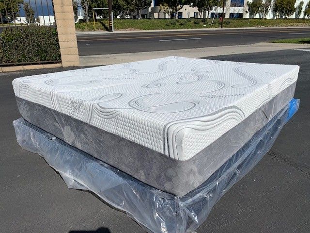 Queen Organic Cool Gel Memory Foam Mattress