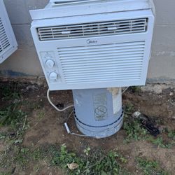 Small air conditioner for sale in perfect condition