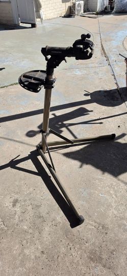Foundation Bike Repair Stand