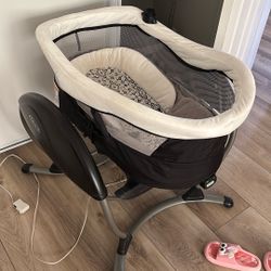 Swing /bassinet 