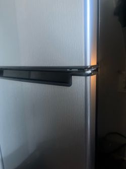 Magic Chef Mini Refrigerator