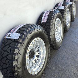 17" LOCK w/ 33" RT tires