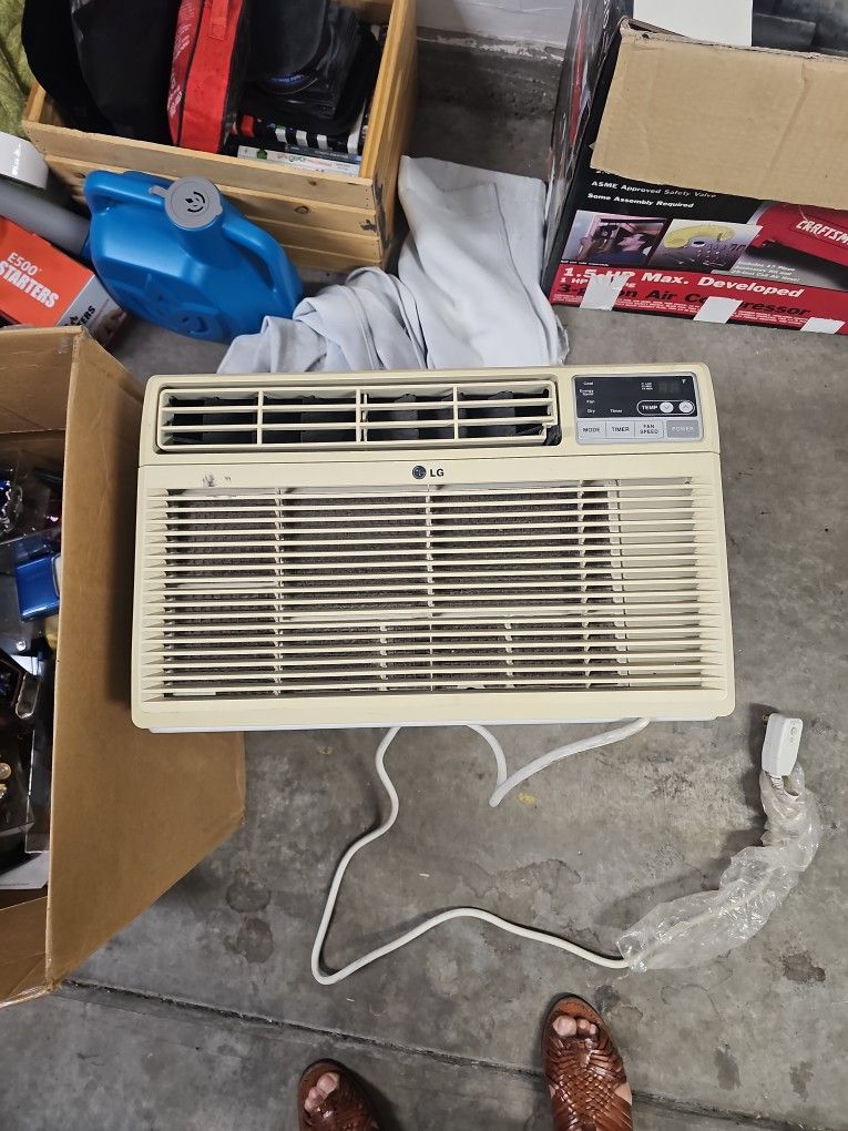 Lg Medium Room Window AC