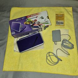 CIB NINTENDO 2DS XL Almost Flawless Condition 