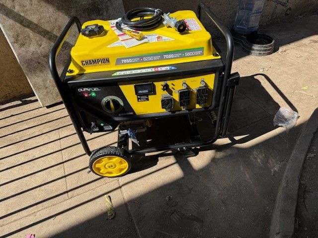 Champion Power Equipment 7850/6250-Watt Recoil Start Gasoline and Propane Powered Dual Fuel Portable Generator with CO Shield