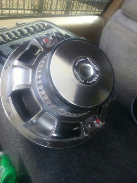 12 inch Subwoofer Dual Voice Coil Speaker in Ported Box Bumps Hard!~