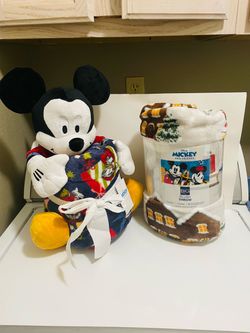 New Christmas Disney Mickey Mouse Plush and Throw Blanket Set