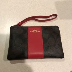 Coach Womens Corner Zip Wristlet in Leather 