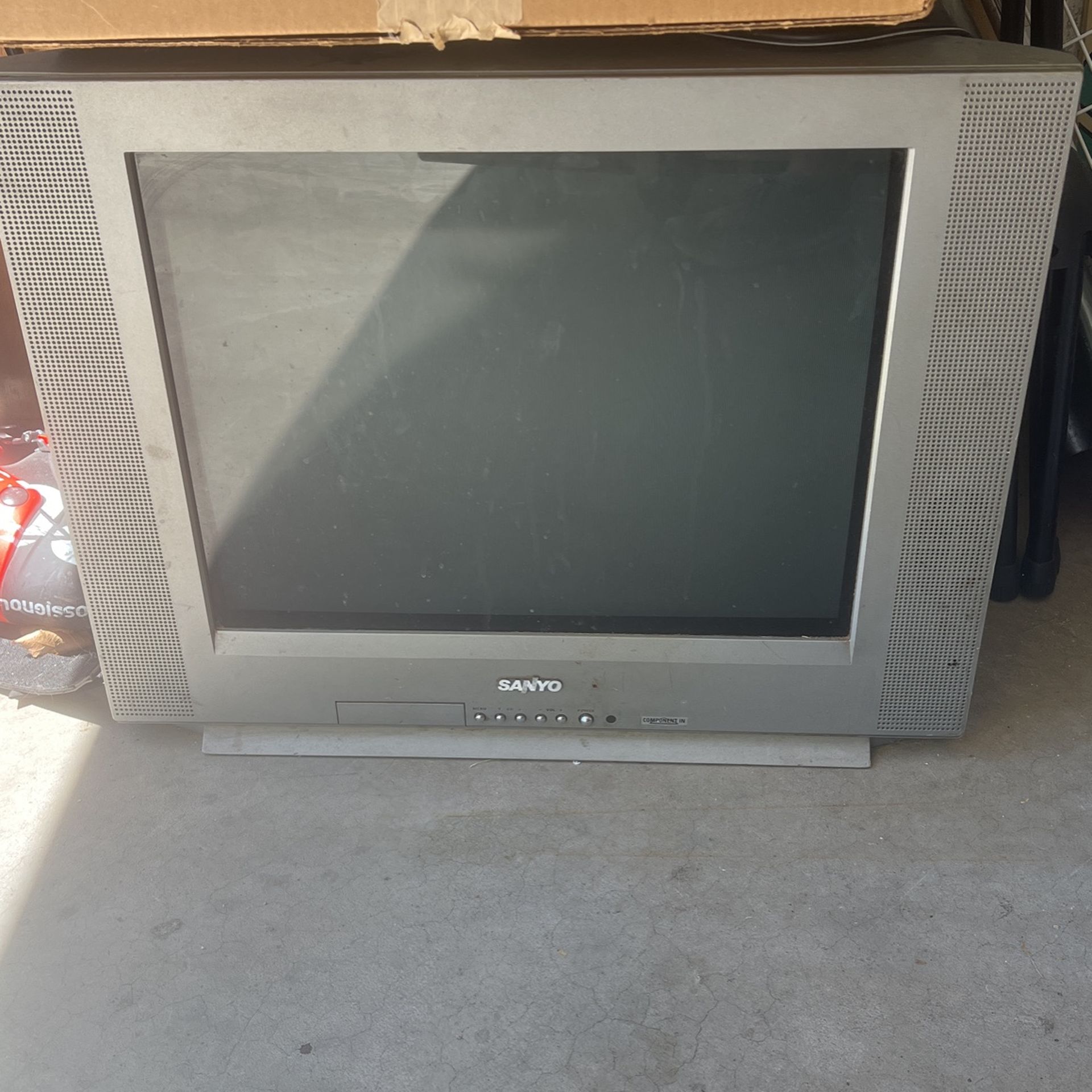 Sanyo TV CRT with S Video & Component