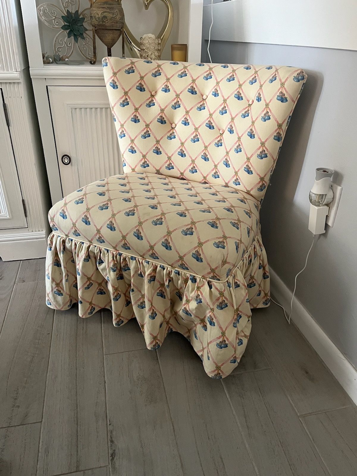 3/4 Size Slipper Chair