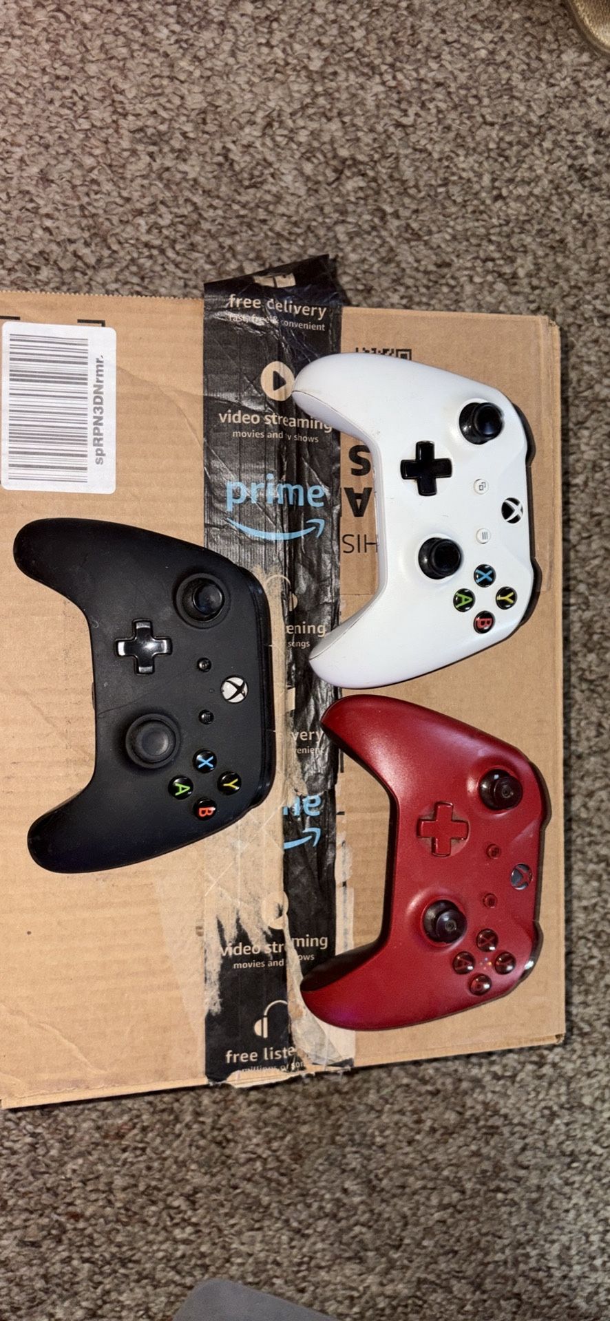 XBOX ONE CONTROLLERS : WHITE , BLACK , RED