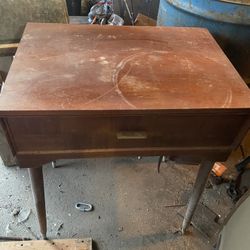 Antique Singer Sewing Machine In Cabinet