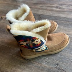 Pendleton Ugg Boots Size 8