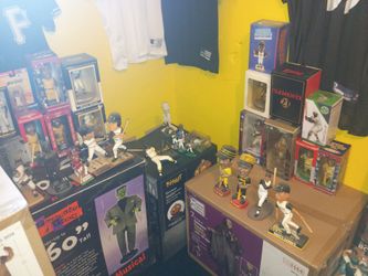 Pittsburgh sports pirates and penguins bobbleheads and figures and statues