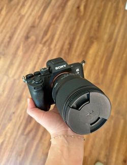 Sony Alpha A7 IV Camera Bundle – Bag & Accessories