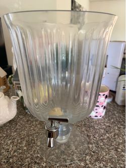 Clear Ribbed Drink Dispenser with Spigot