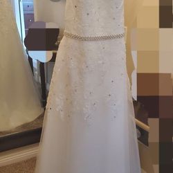 Beautiful Wedding Dress/Gown With Veil