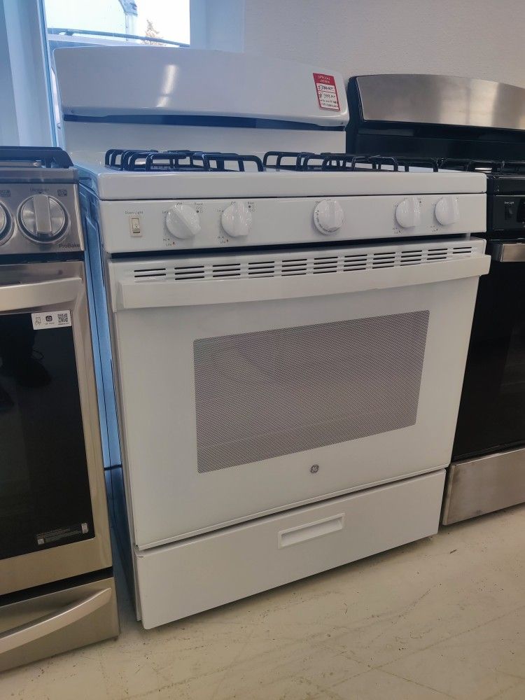 New GE - 4.8 Cu. Ft. Freestanding Gas Range - White