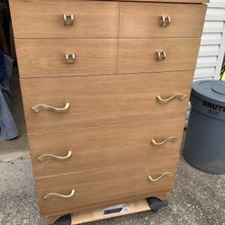 Beautiful Vintage  blond 1950 MCM Five Drawer Dresser 
